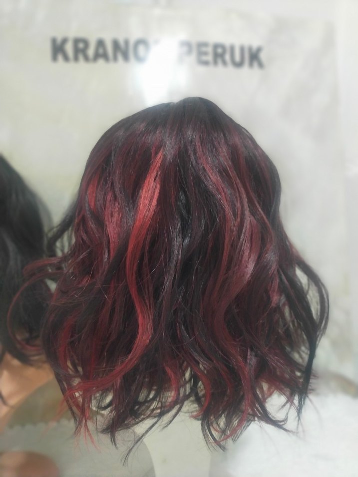 Kırmızı Siyah Gotik Sentetik Peruk - Görsel 3