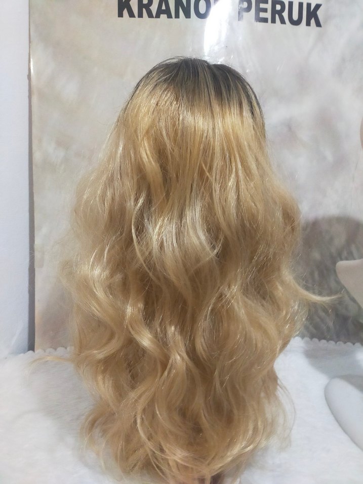 omreli Dalgalı Sentetik Peruk - Görsel 4