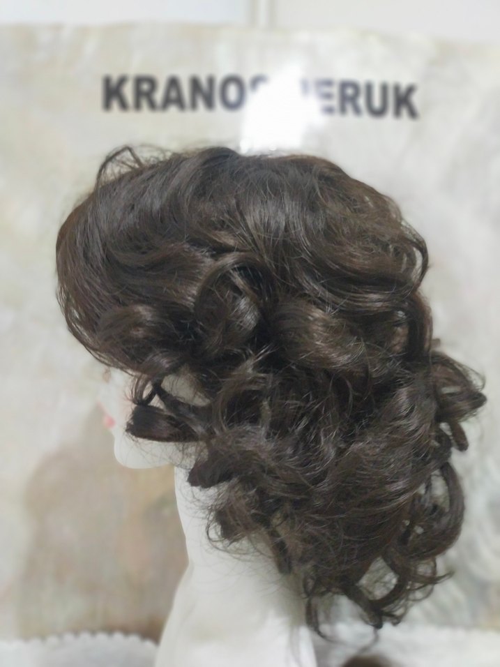 Kahverengi Fırfırlı Vintage Peruk - Görsel 2