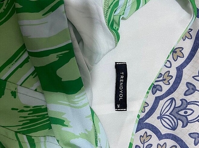 xs Beden Trendyol tek kol yeşil beyaz desenli crop 34 36