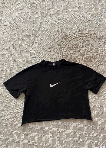 Nike Siyah Kisa Kollu Crop Tisort