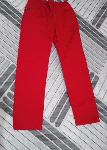 Erkek Çocuk Kırmızı Düğmeli Pantolon