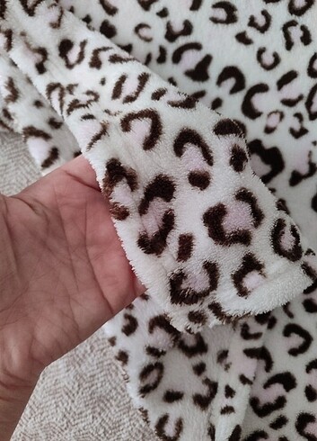 Leopar desenli bebek battaniyesi