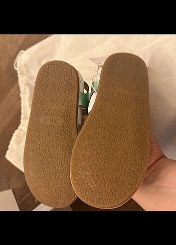 27 Beden yeşil Renk Zara sandalet