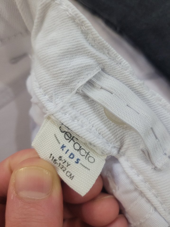 Beyaz Erkek Çocuk Kemerli Şort - Görsel 3