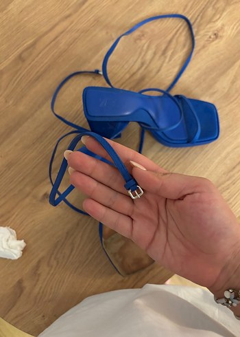 Zara Mavi Parlak Topuklu Kadın Sandalet