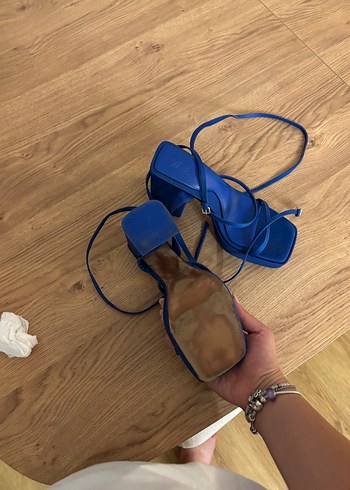 37 Beden Mavi Parlak Topuklu Kadın Sandalet