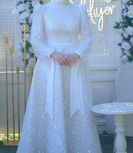 Nişan elbisesi