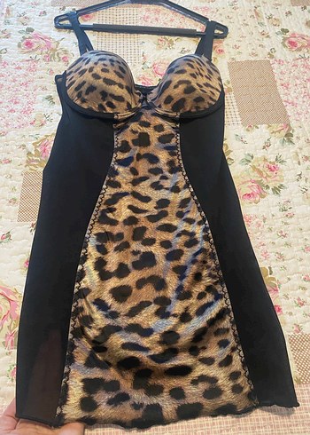 Leopar Desenli Göğüs Destekli Saten Elbise Gecelik - Görsel 4