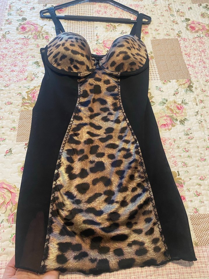 Leopar Desenli Göğüs Destekli Saten Elbise Gecelik - Görsel 4