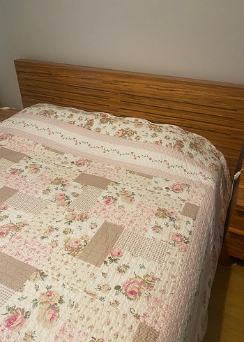 Pembe Çiçekli ve Güllü Yatak Örtüsü ve Yastık Kılıfları - Görsel 2