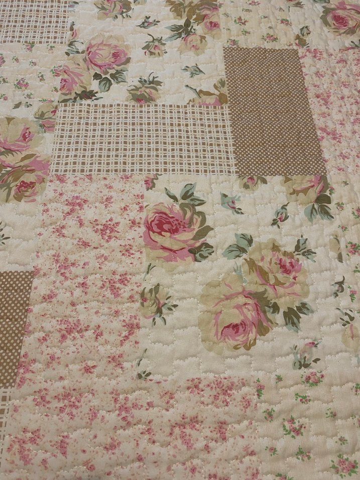 Pembe Çiçekli ve Güllü Yatak Örtüsü ve Yastık Kılıfları - Görsel 3
