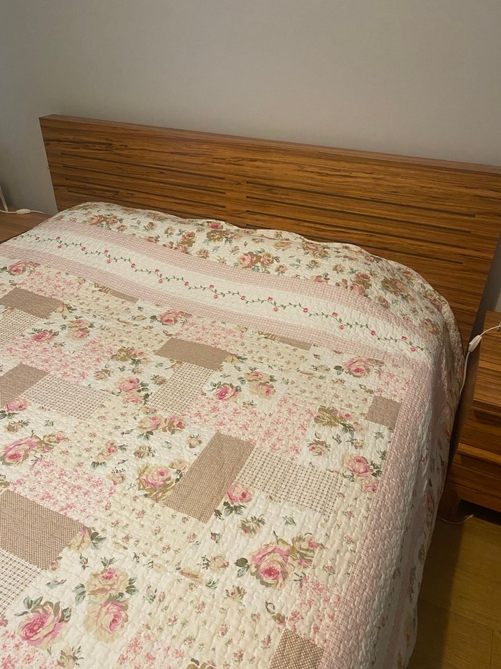 Pembe Çiçekli ve Güllü Yatak Örtüsü ve Yastık Kılıfları - Görsel 2