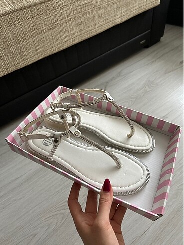 Elle Beyaz Taşlı Sandalet - Görsel 3