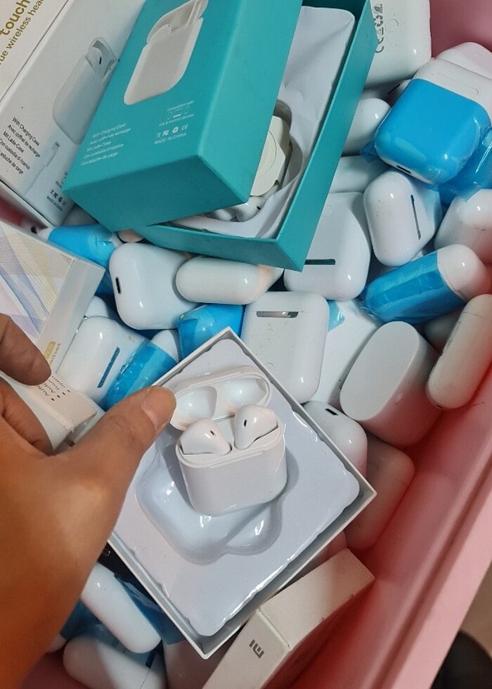 I12 Bluetooth Kulaklık 5 adet pilleri ölü  - Görsel 3