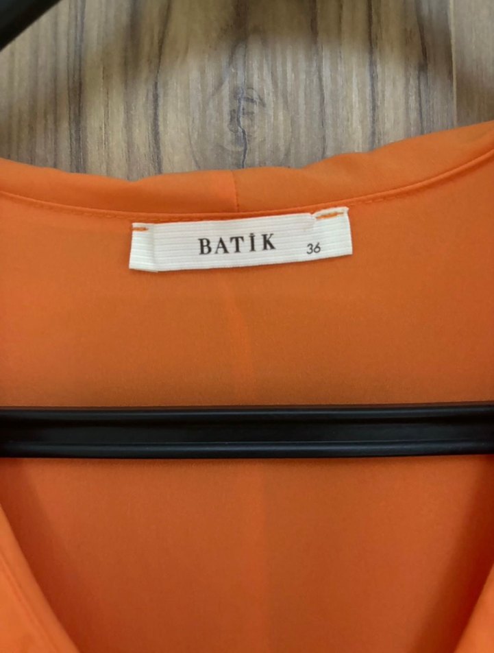 Drapeli V Yaka Uzun Turuncu Elbise - Görsel 3