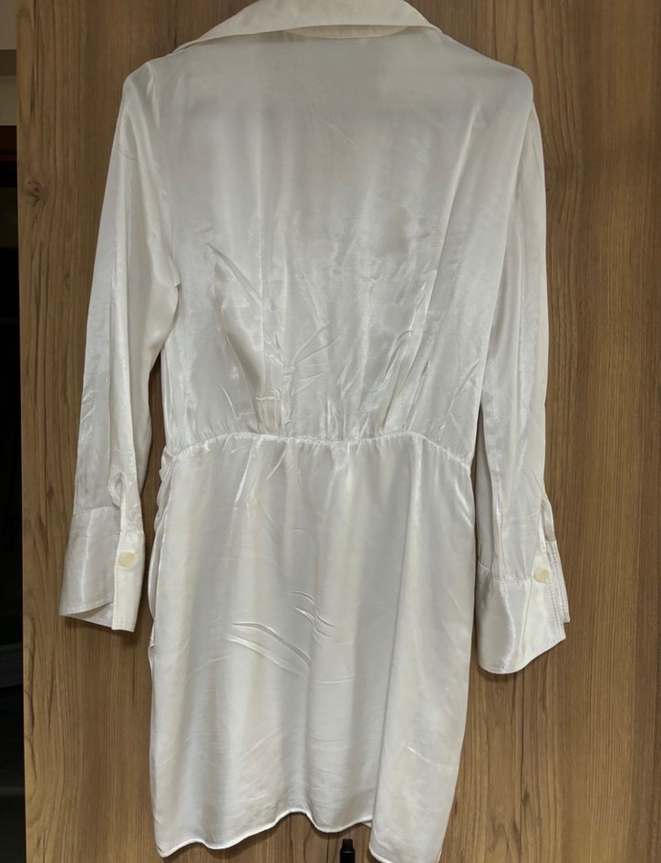 Beyaz Saten V Yakalı Kadın Gömlek - Görsel 3