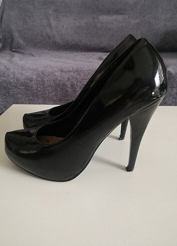 canzone rugan stiletto