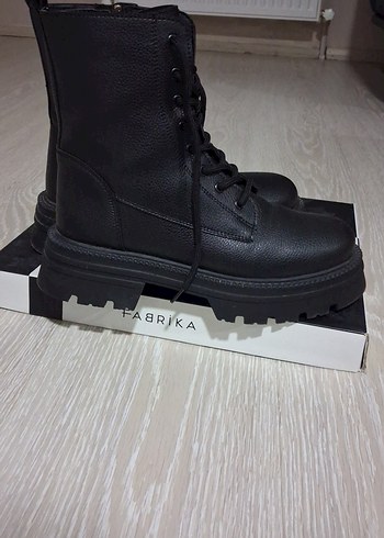 39 Beden siyah Renk fabrika bot