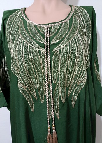 Püsküllü Nakışlı Yeşil Uzun Kadın Elbise - Görsel 2