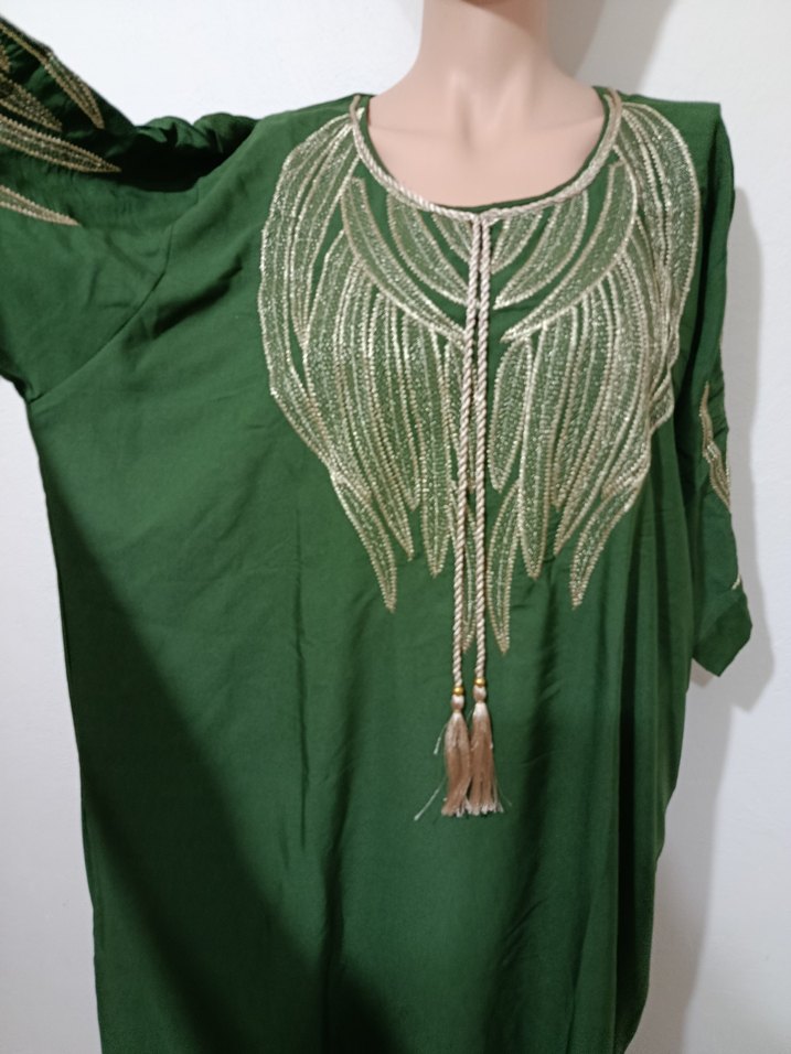 Püsküllü Nakışlı Yeşil Uzun Kadın Elbise - Görsel 4