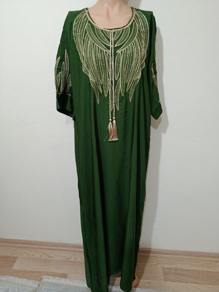 Püsküllü Nakışlı Yeşil Uzun Kadın Elbise - Görsel 3