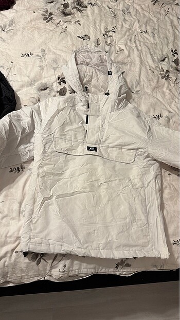 Beyaz pull&bear yağmurluk