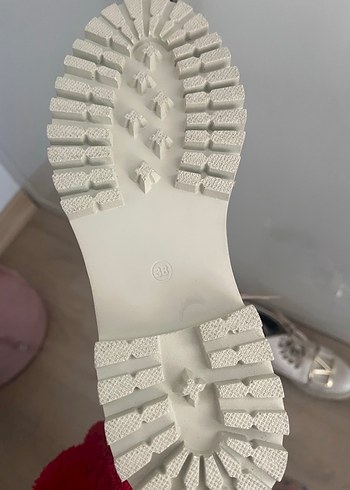 V Tokalı Kadın Bot - Görsel 3