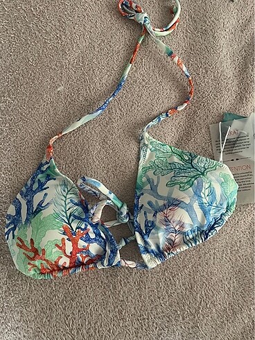 Mercanlı bikini üst