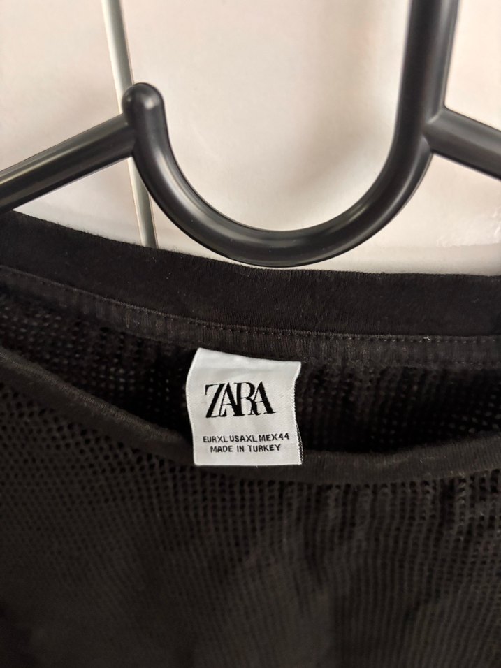 Siyah Dantel Detaylı Keten Tişört - Görsel 3