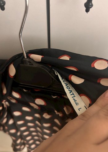 Siyah Puantiyeli Kısa Kollu V Yaka Kadın Pijama Takımı - Görsel 3