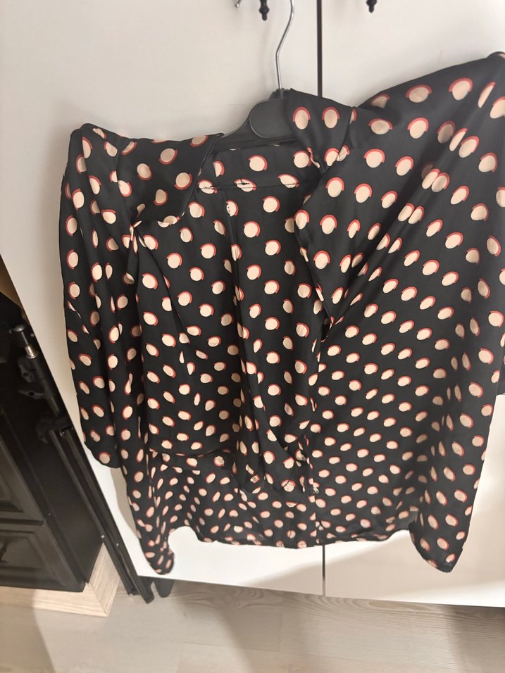 Siyah Puantiyeli Kısa Kollu V Yaka Kadın Pijama Takımı - Görsel 2