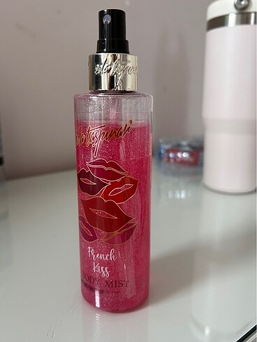 Eda Taşpınar Eda taşpınar body mist ışıltılı