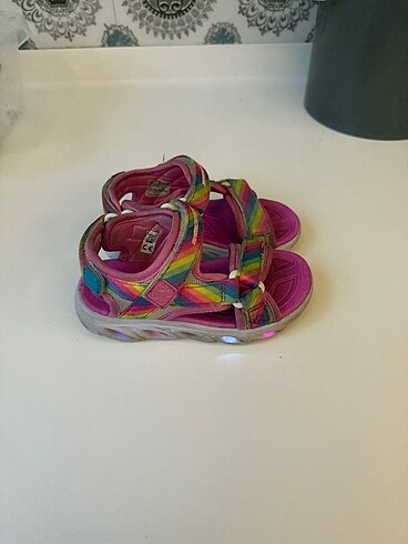 26 Beden Skechers 26 numara sandalet