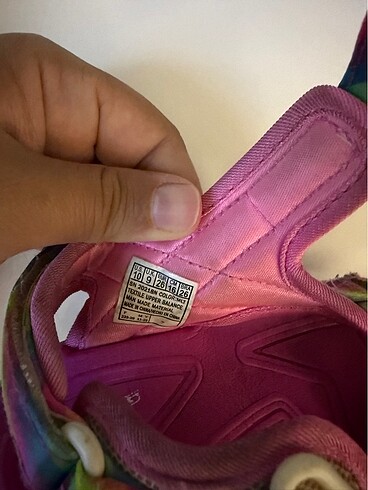 26 Beden pembe Renk Skechers 26 numara sandalet