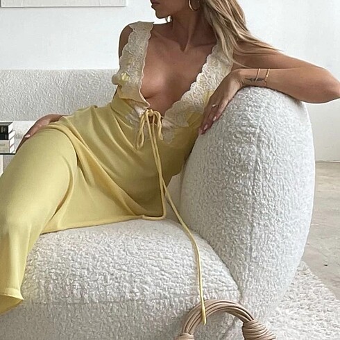 Romantik Dantel Detaylı Elbise
