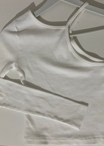 Tek Kollu Beyaz Crop Top - Görsel 2