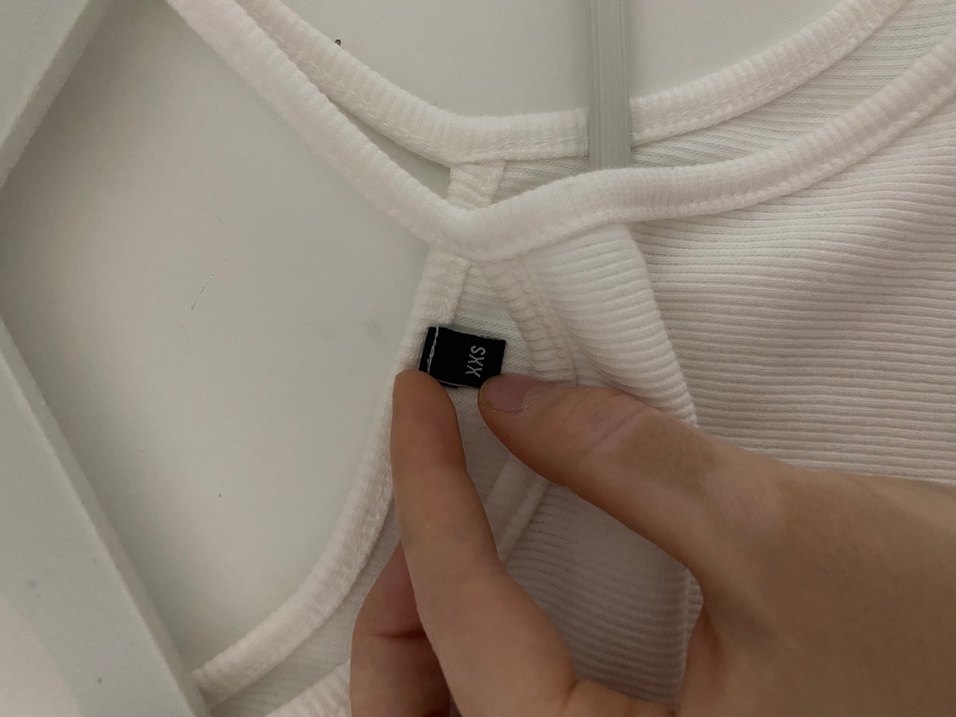 Tek Kollu Beyaz Crop Top - Görsel 3