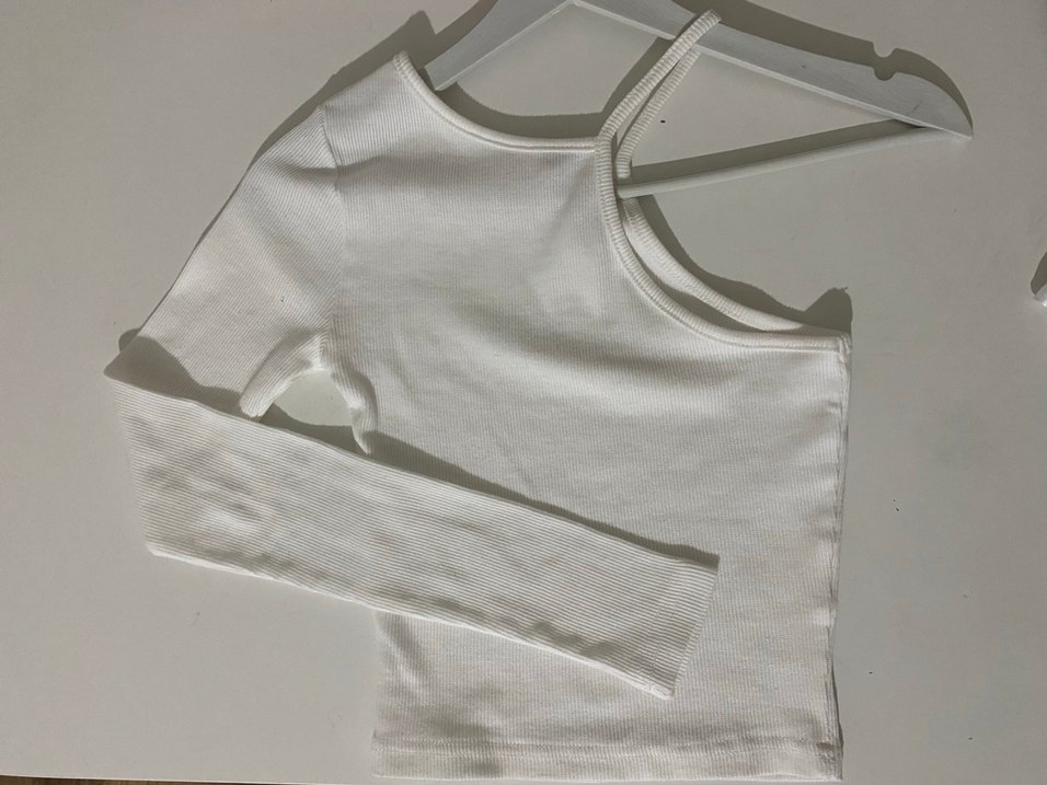 Tek Kollu Beyaz Crop Top - Görsel 2