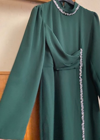 Yeşil Uzun Kollu İşlemeli Uzun Elbise - Görsel 2