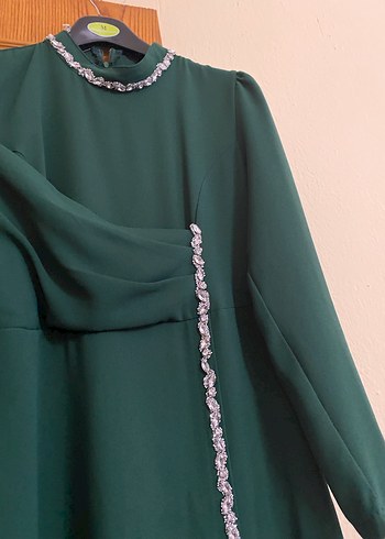 Yeşil Uzun Kollu İşlemeli Uzun Elbise - Görsel 3