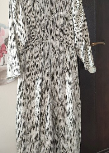 LC Waikiki V Yaka Zebra Desenli Uzun Kollu Bluz elbise
