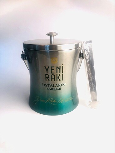 Yeni rakı ustaların karışımı buz kovası