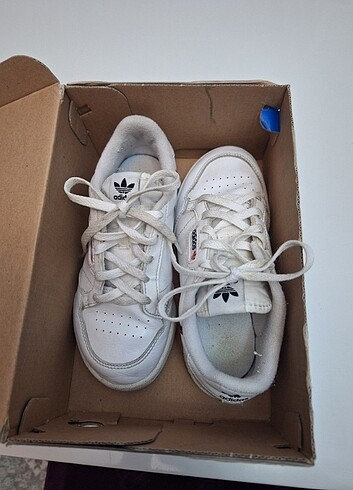 Adidas Spor ayakkabisi