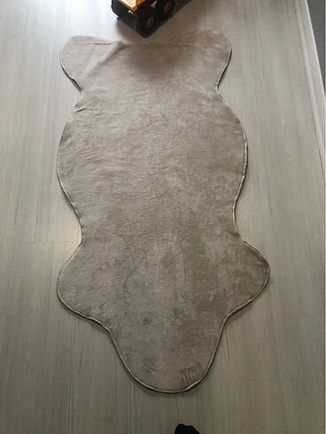 Post peluş halı