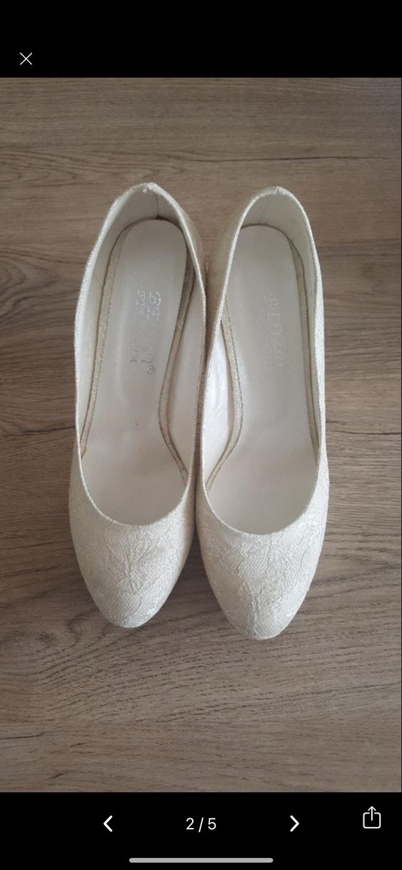 Dantel Detaylı Beyaz Yılan Derisi Desenli Dolgu Topuk - Görsel 2