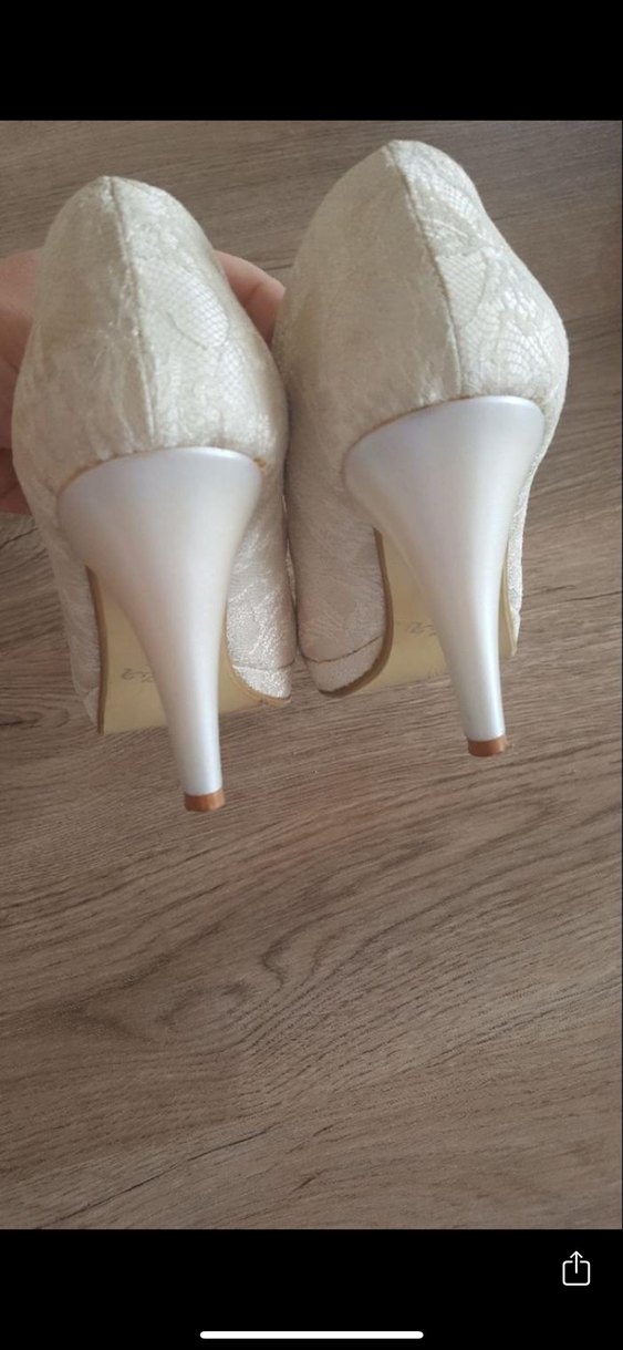 Dantel Detaylı Beyaz Yılan Derisi Desenli Dolgu Topuk - Görsel 4