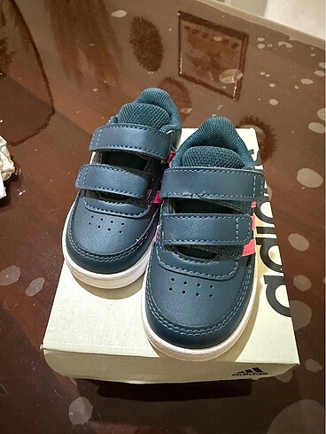 Adidas spor ayakkabı