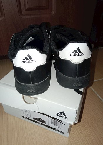 32 Beden siyah Renk Erkek Çocuk Siyah Adidas Spor Ayakkabı