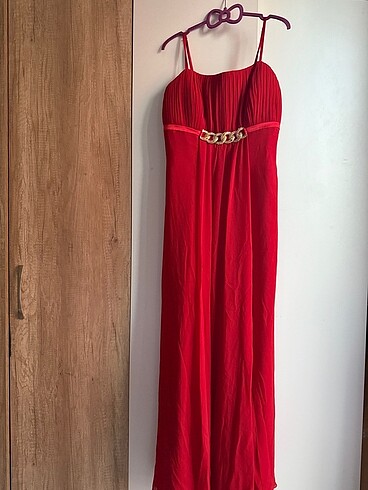 Zara Kırmızı Şifon abiye askılı elbise